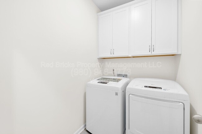 Building Photo - 14917 Baldridge Dr