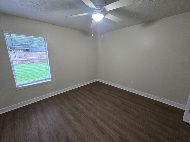 Building Photo - Remodeled 2 Bed 1 Bath Duplex for Lease!!