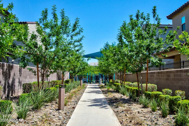 Building Photo - 9902 E Tamery Ave
