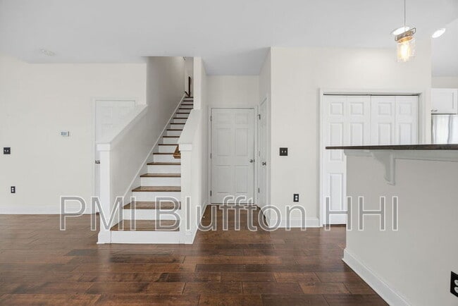 Building Photo - 355 Dante Cir