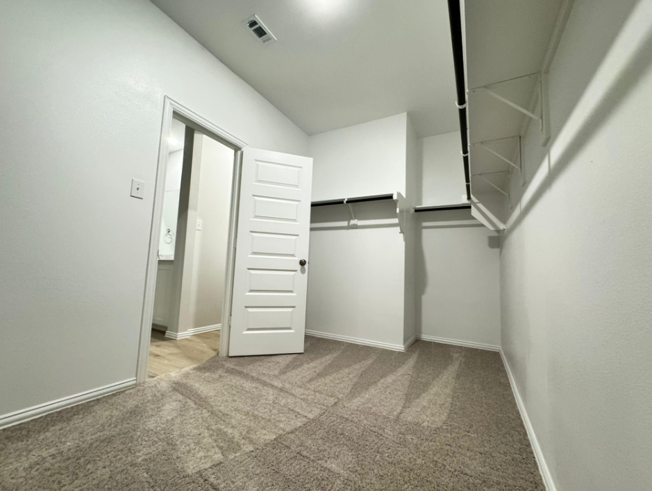 Building Photo - 3300 Kingdom Dr