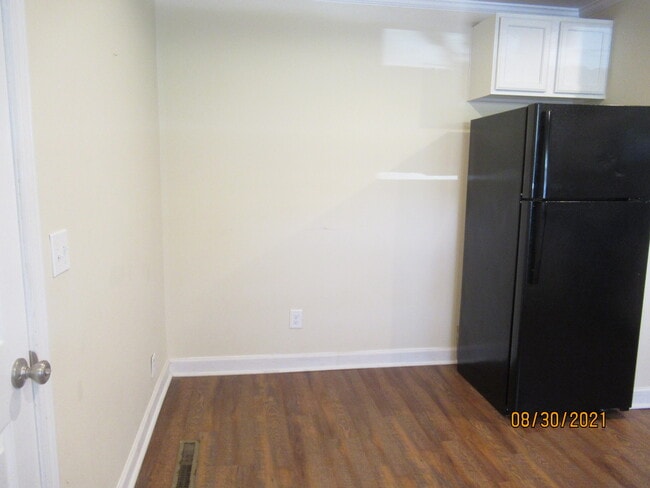 Building Photo - 38 Thelma St