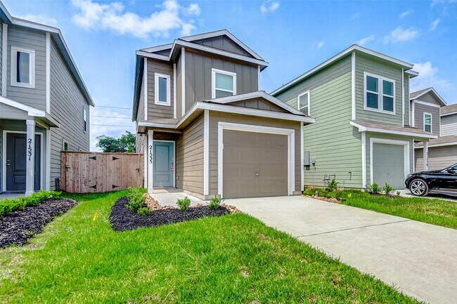 Building Photo - 21543 Carosella Dr
