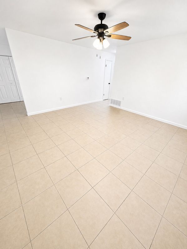Building Photo - 1712-1712 NE 71ST PLACE
