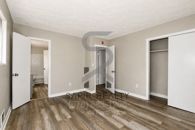 Building Photo - 6329 Wellington Dr