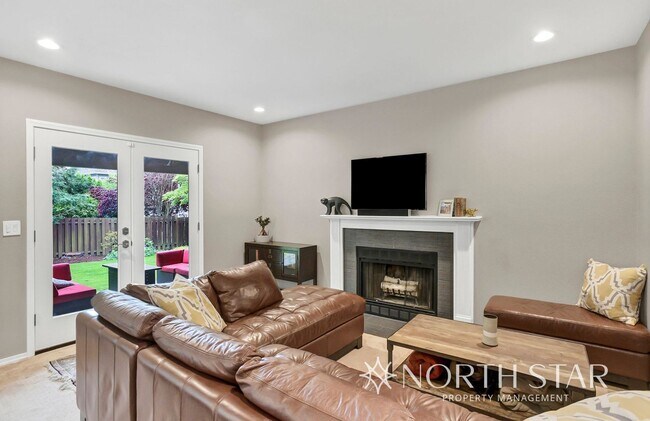 Building Photo - $1000 Off First Months Rent in Lake Oswego