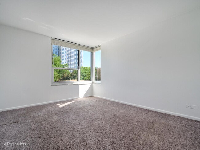 Building Photo - 720 W Gordon Terrace