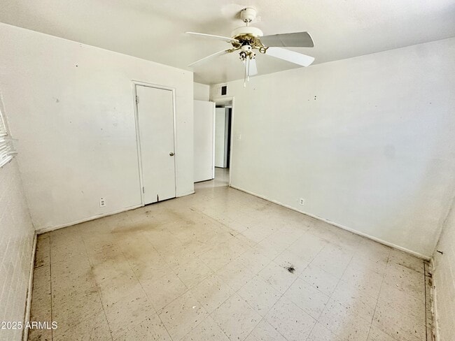 Building Photo - 4832 S 37th Ave