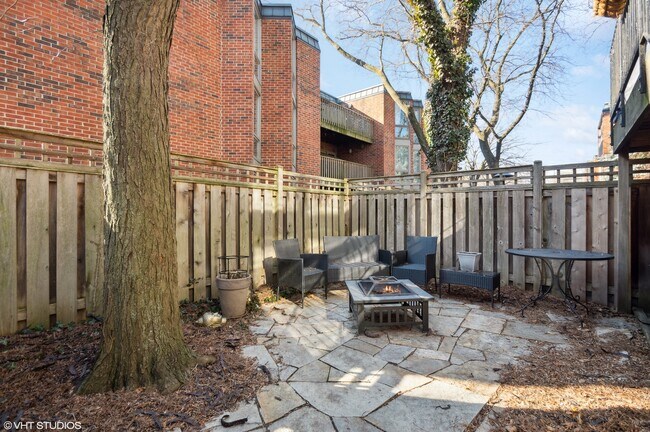 Building Photo - 2146 N Lincoln Ave