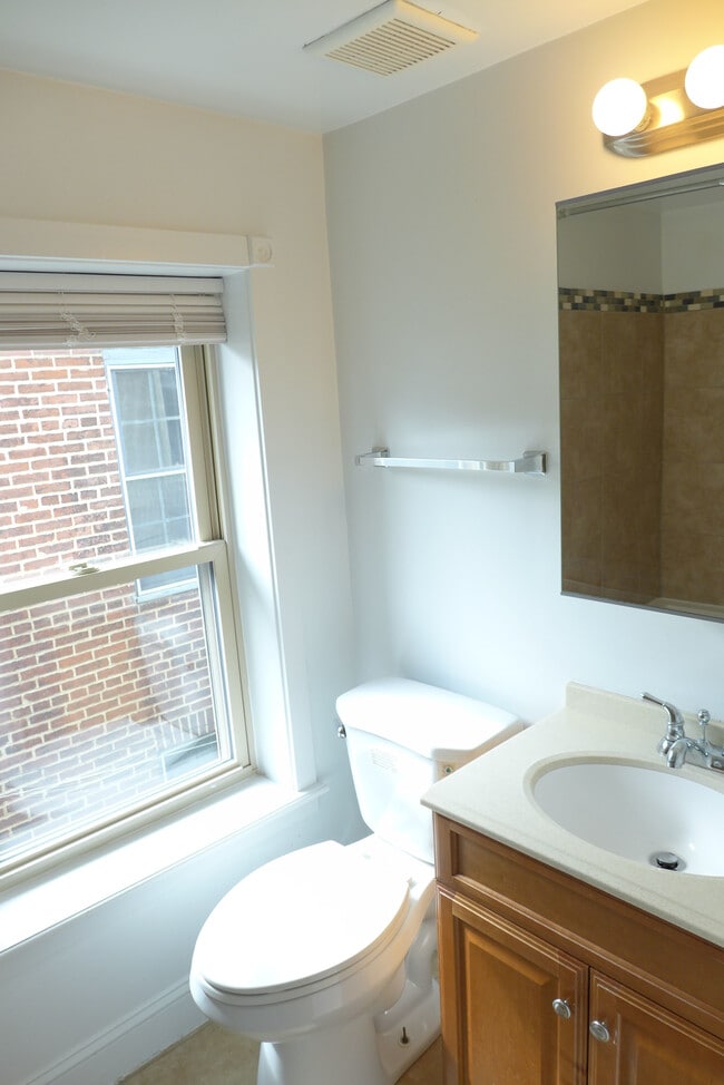 Building Photo - 43 E Henrietta St