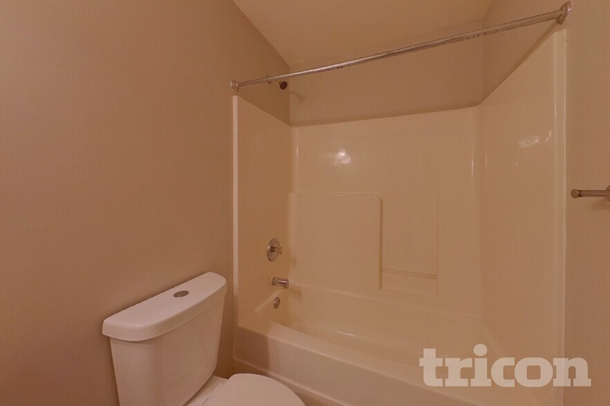 Building Photo - 12264 Crestwood Ct