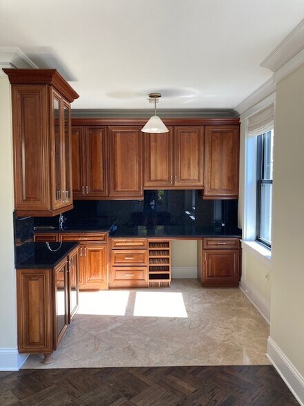 Kitchen - 2000 N Lincoln Park W