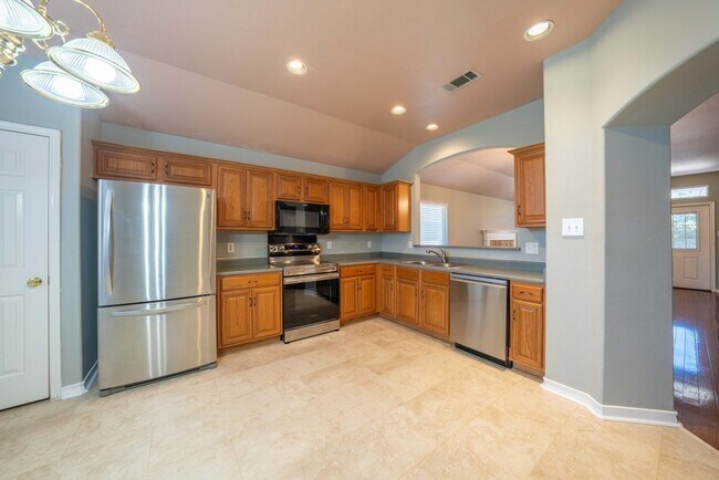 Building Photo - 1435 Bluff Forest