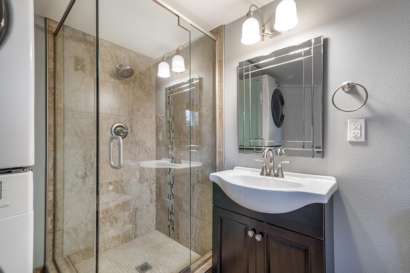Building Photo - Chic Alberta apartment near Portland Farmers Market
