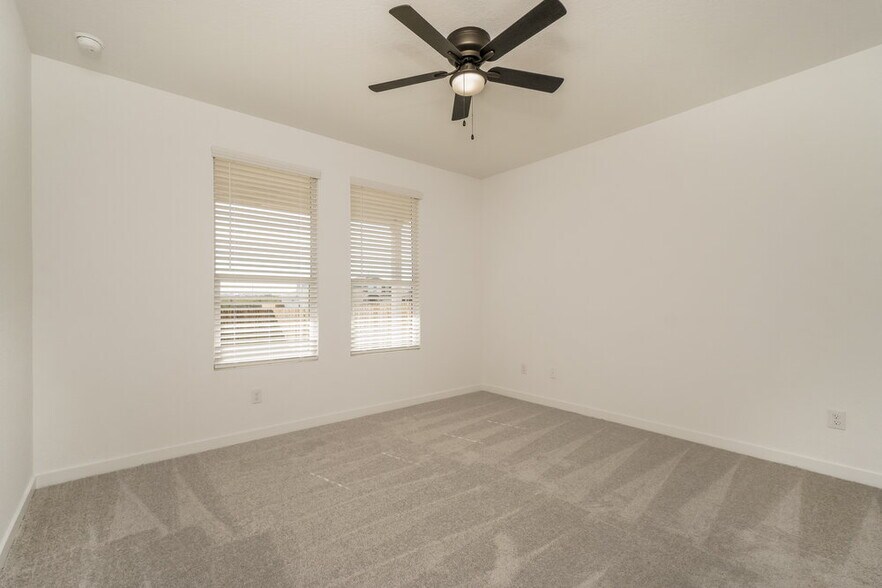 Building Photo - 15526 Crescent Pne