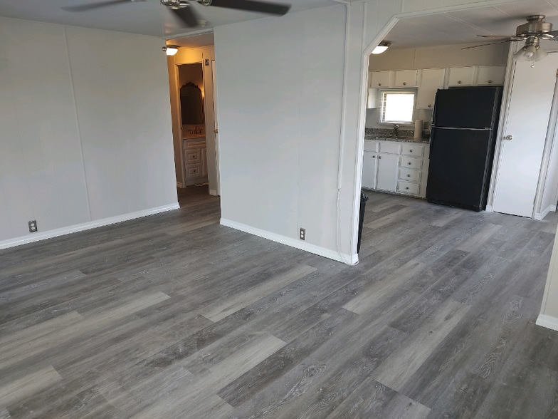 Building Photo - 900 9th Ave E