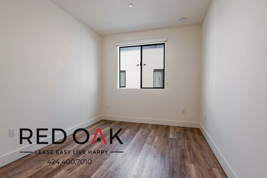 Building Photo - 5727 La Mirada Ave