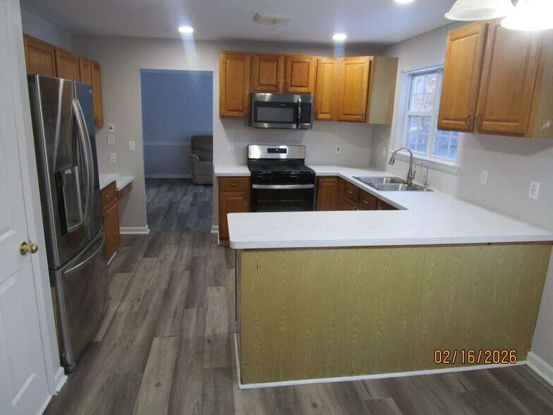 Building Photo - 465 Pfister Rd