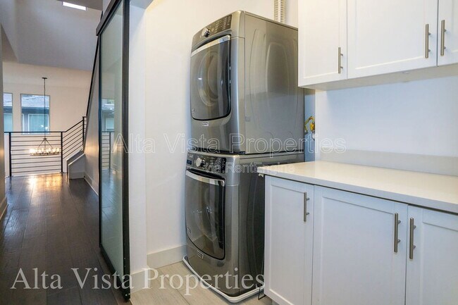 Building Photo - 2549 Aperture Cir