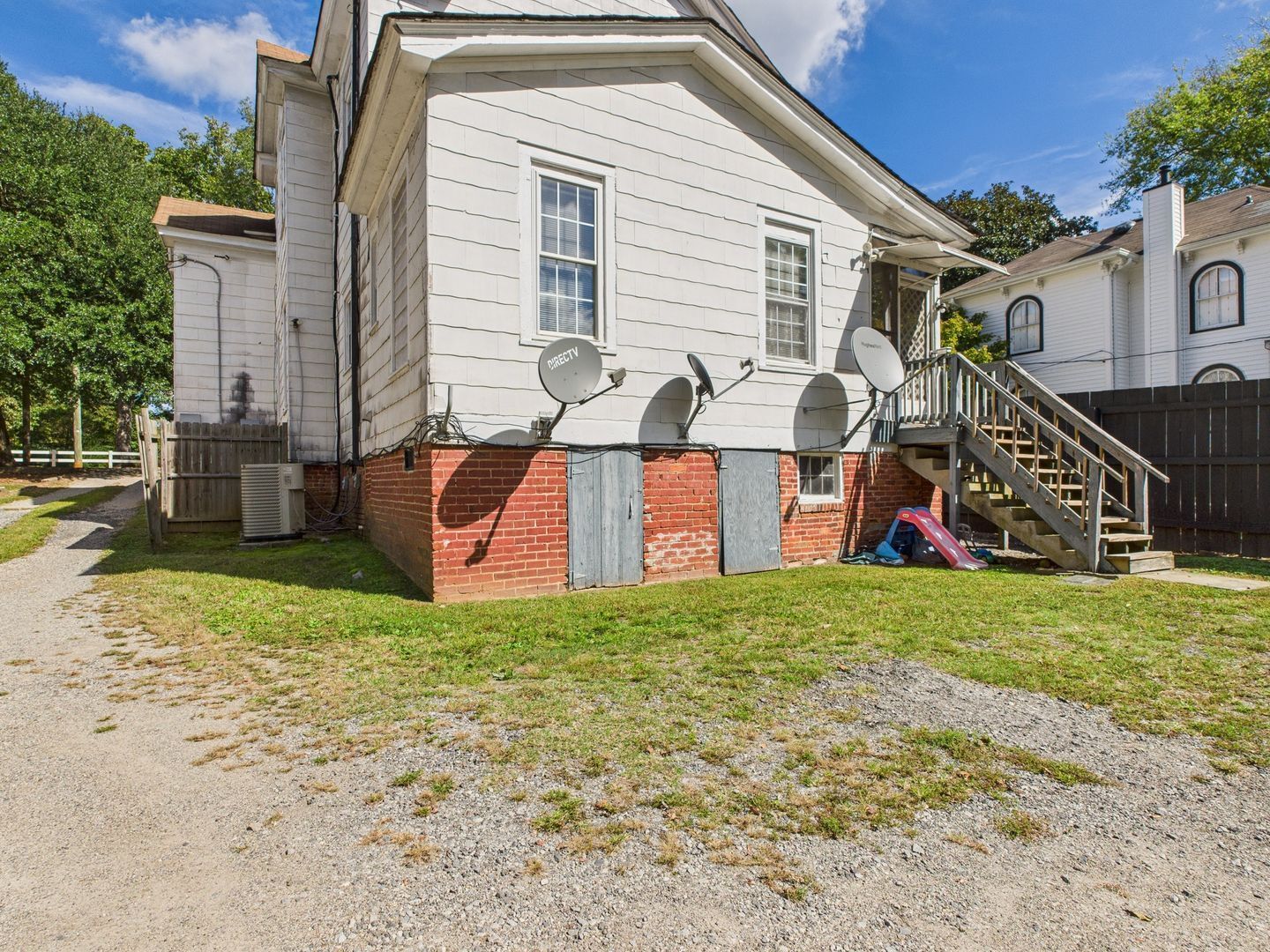 Building Photo - 705 Windsor Ave