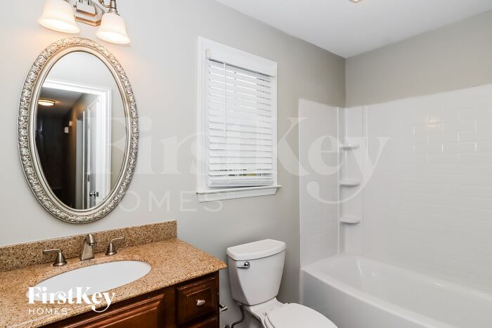 Building Photo - 4842 Greenwood Dr