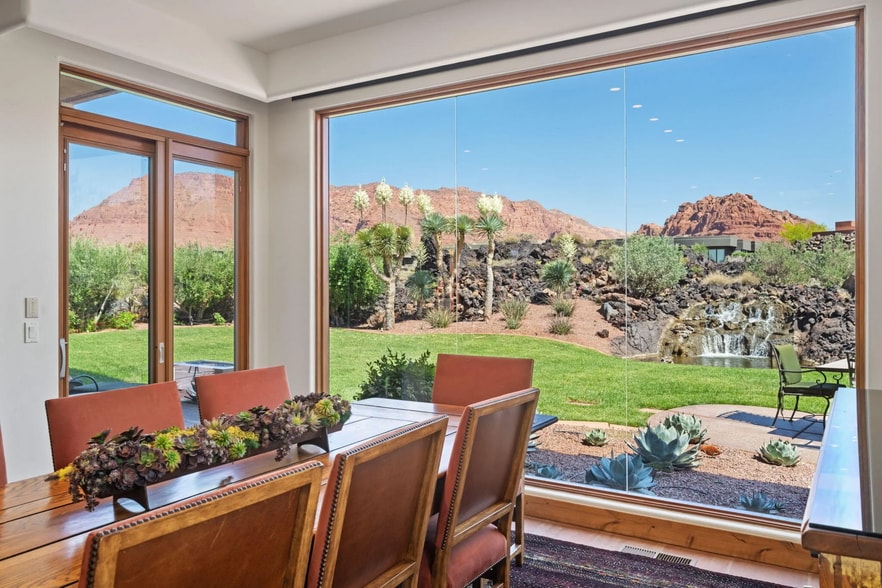 Sun-Splashed Dining Nook Overlooking Private Greenspace - 1500 E Split Rock Dr