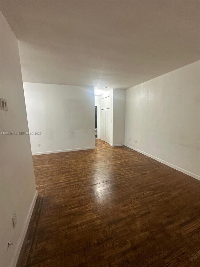 Building Photo - 17051 NE 23rd Ave