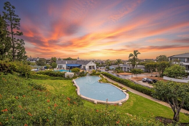Building Photo - Newport Beach One Bedroom Beauty