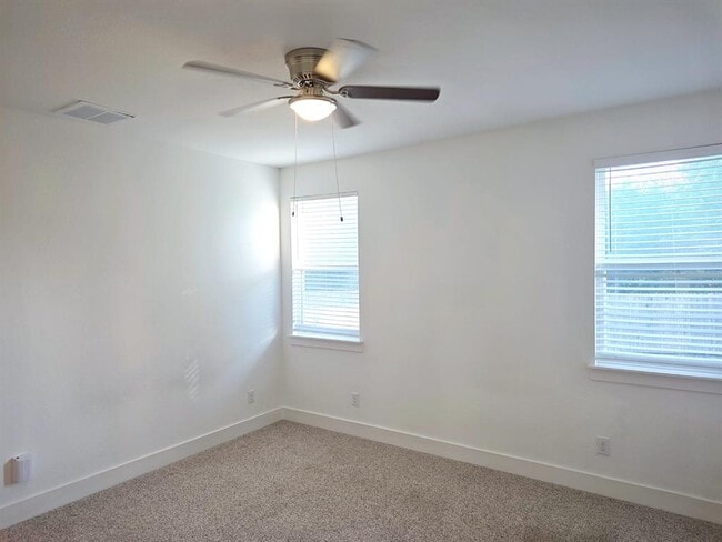 Building Photo - 150 Elisha Dr