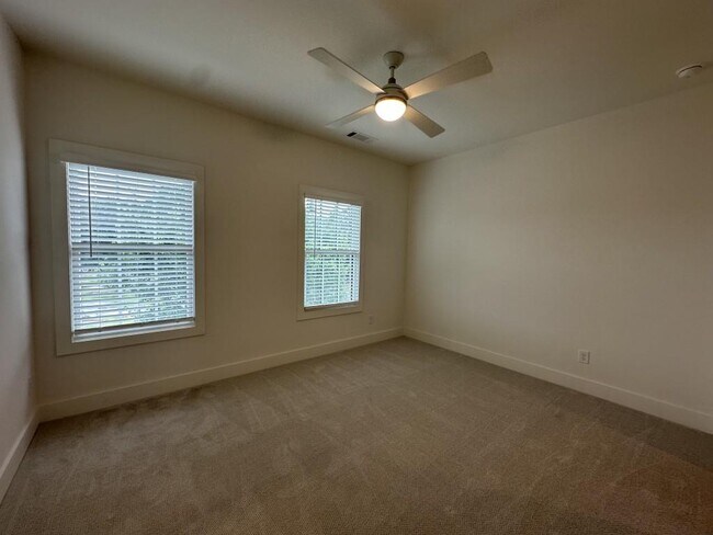 Building Photo - 4802 Moonview Ln