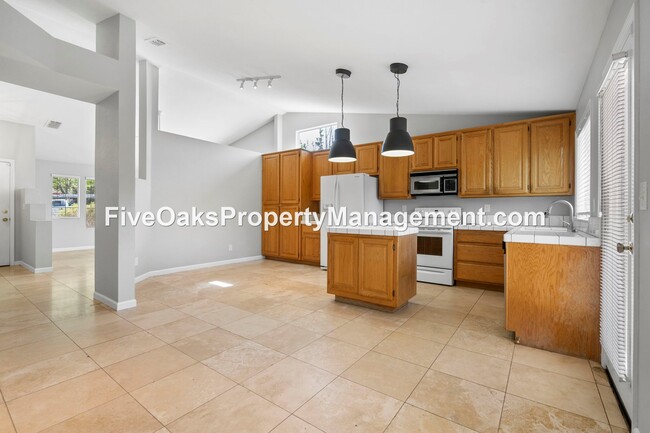 Building Photo - 3301 Burberry Way