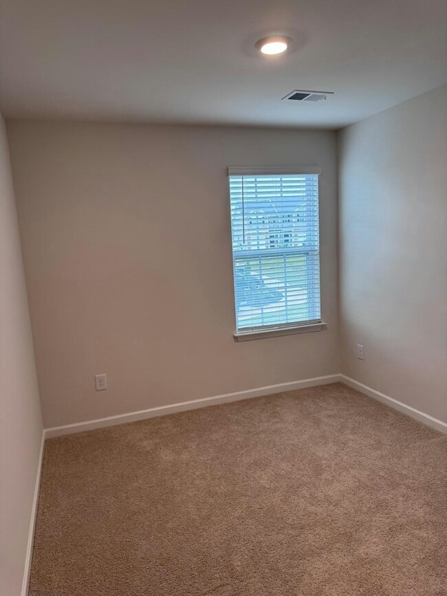 Building Photo - 285 Moyer Dr