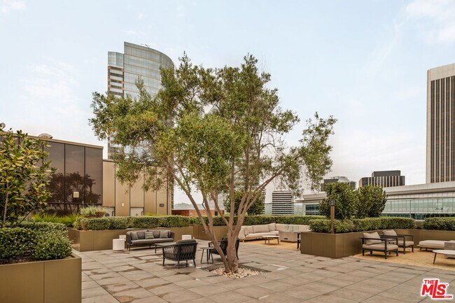 Building Photo - 2025 Ave of the Stars