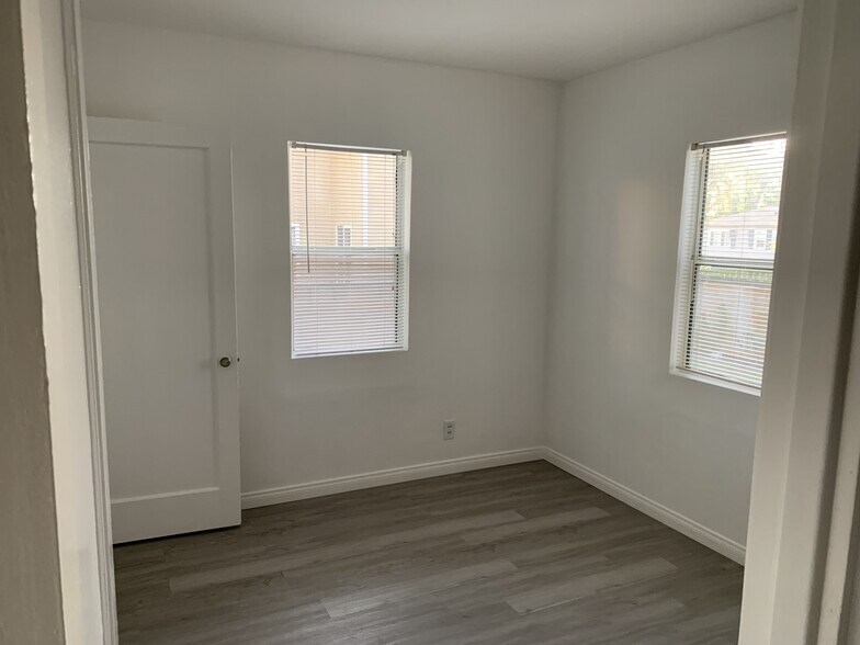 Building Photo - 1026 Elm Ave