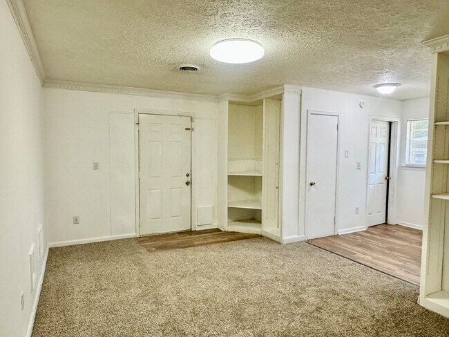 Building Photo - Cozy Meets Spacious: 4BR/2BA with Bonus Den & Patio