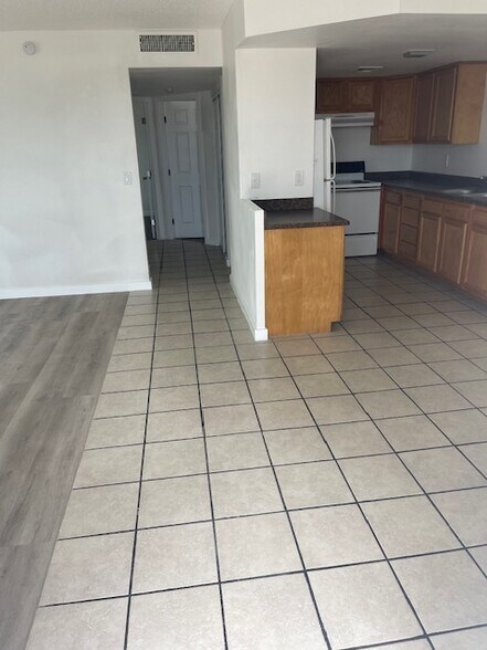 Building Photo - 2070 Sahara Dr