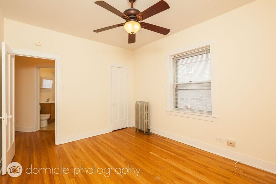 Building Photo - 903 W Altgeld St