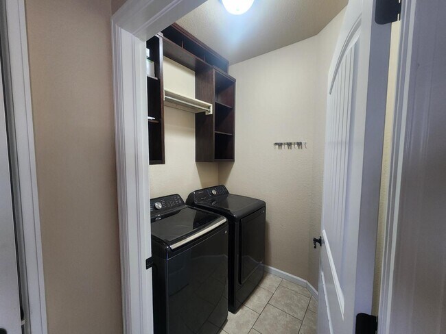 Building Photo - 3170 Glendam Drive