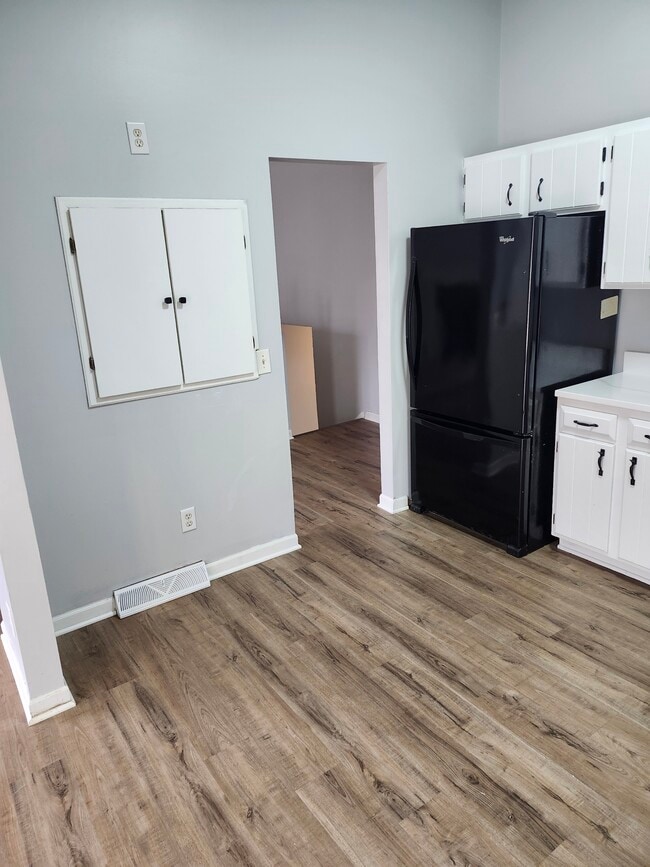 Building Photo - 6221 Boone Ave N