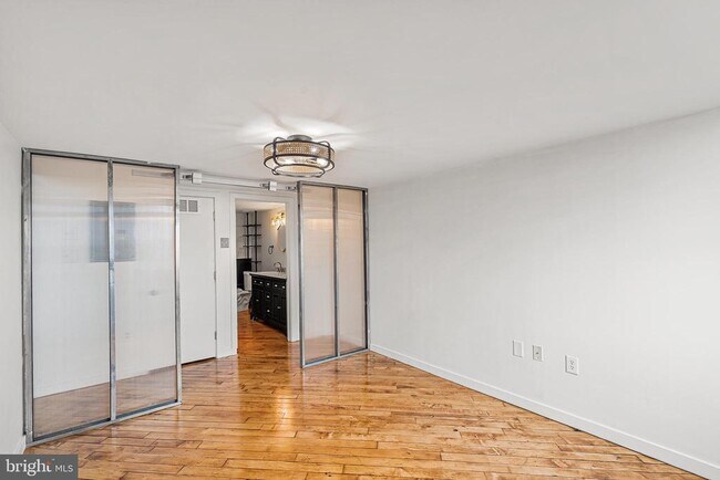 Building Photo - 428 N 13th St