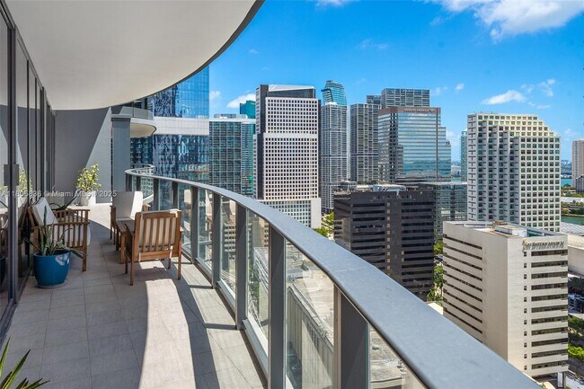 Building Photo - 1000 Brickell Plaza