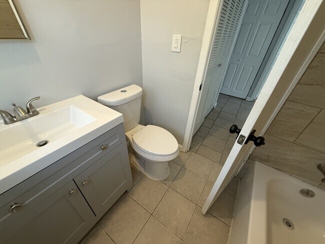 Building Photo - 23 Bermuda Cir