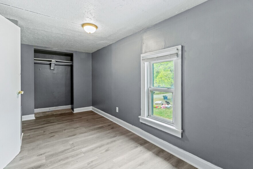 Building Photo - 977 E 17th Ave