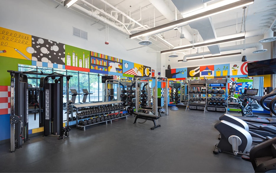 Building Photo - 630 N May St