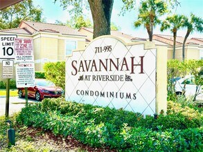 Building Photo - 977 Riverside Dr