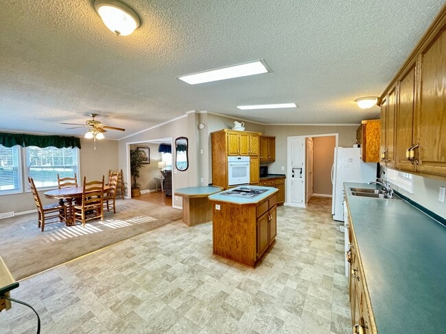 Building Photo - FULLY FURNISHED, ALL INCLUSIVE, LAKE ACCESS BEAUTY FOR RENT