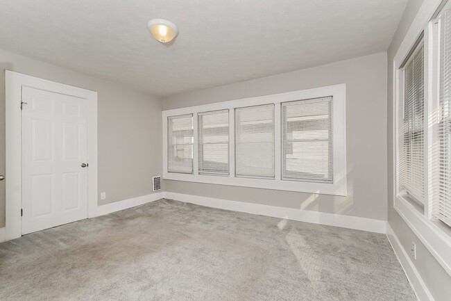 Building Photo - 1015 W 32nd St