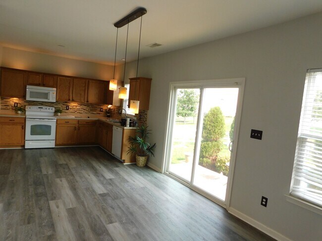 Building Photo - 104 Pebble Creek Dr