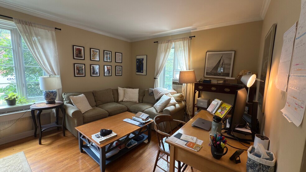 Primary Photo - 17 Monmouth Ct