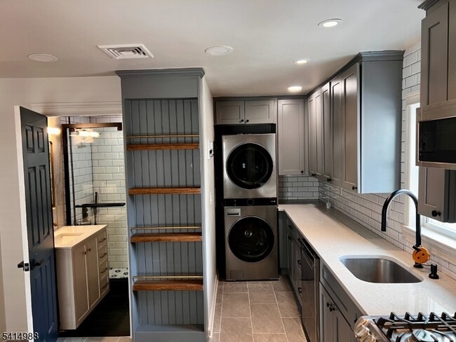 Building Photo - 51 Delaware St